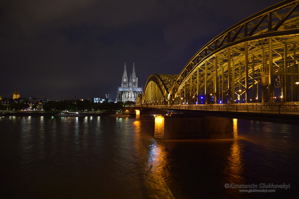 Hohenzollernbrücke at night, Cologne, Germany